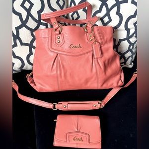 ❣️COACH ~ Matching Wallet included❣️